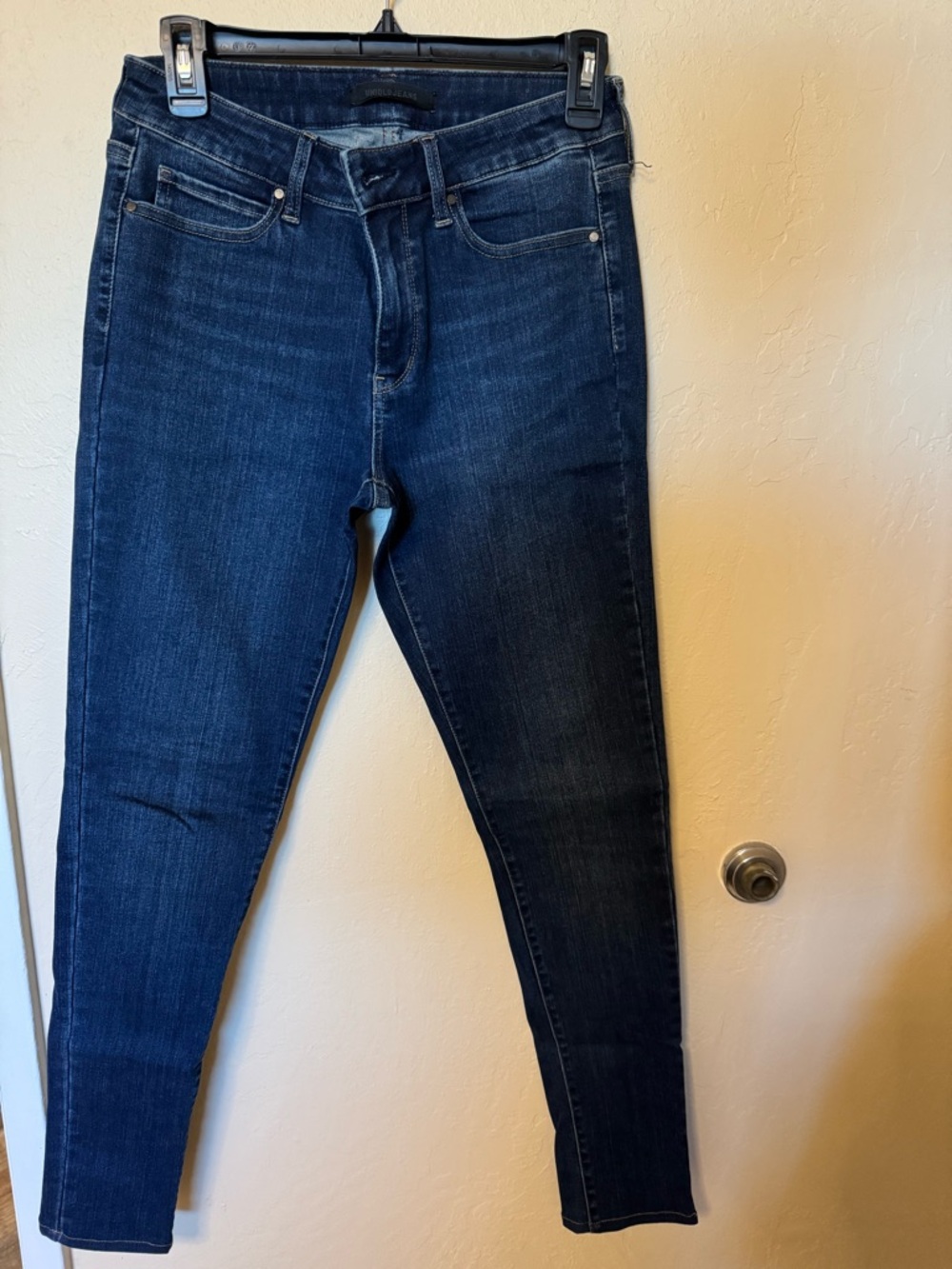 Uniqlo Women's Skinny Jeans in Dark Blue Wash